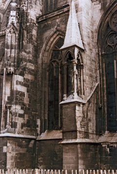 Vorschaubild Halberstadt, Dom, Nordseite, Figurentabernakel der 3 westl. Joche (Foto von 1979)